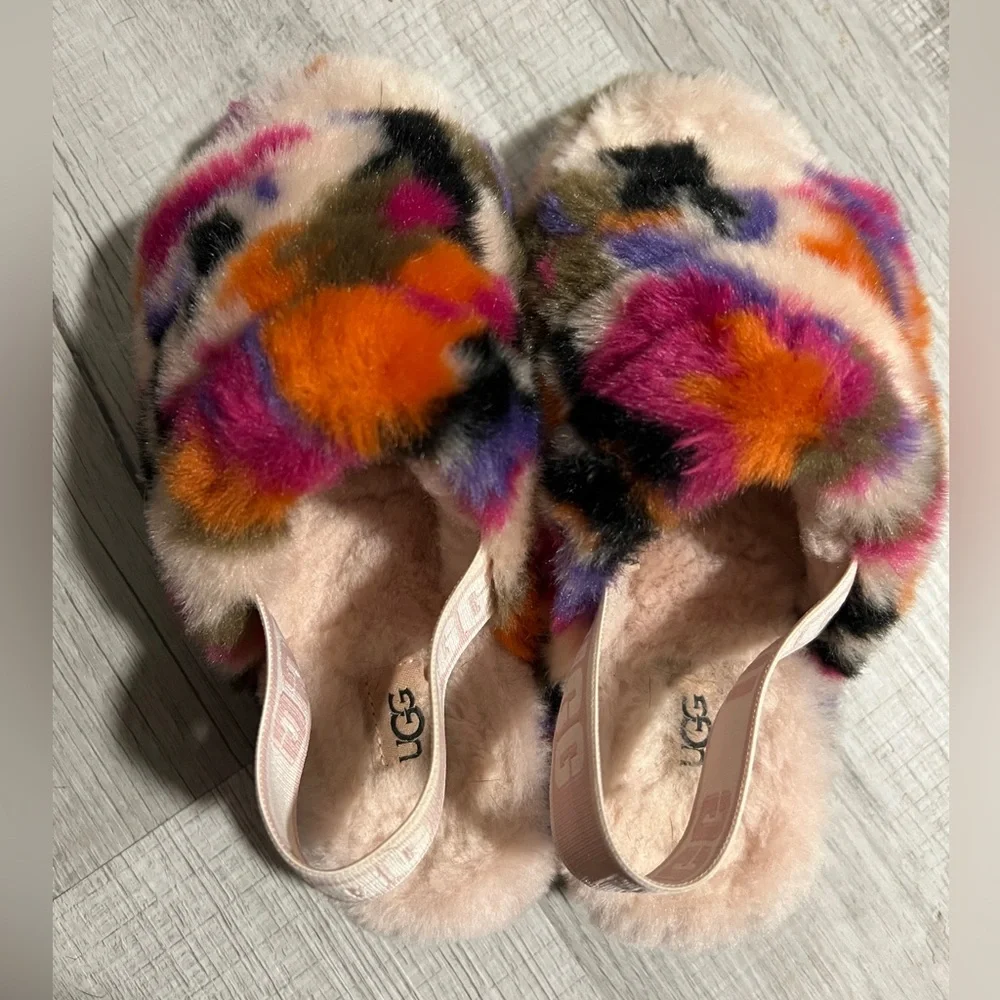 UGG FLUFF YEAH LOGO SLIDES Motlee Furry Chunky Wedge Graffiti Pink Platform Punk